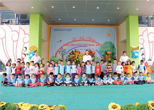 Cùng các bé lớp MGN B4 chào mừng ngày nhà giáo Việt Nam 20/11
